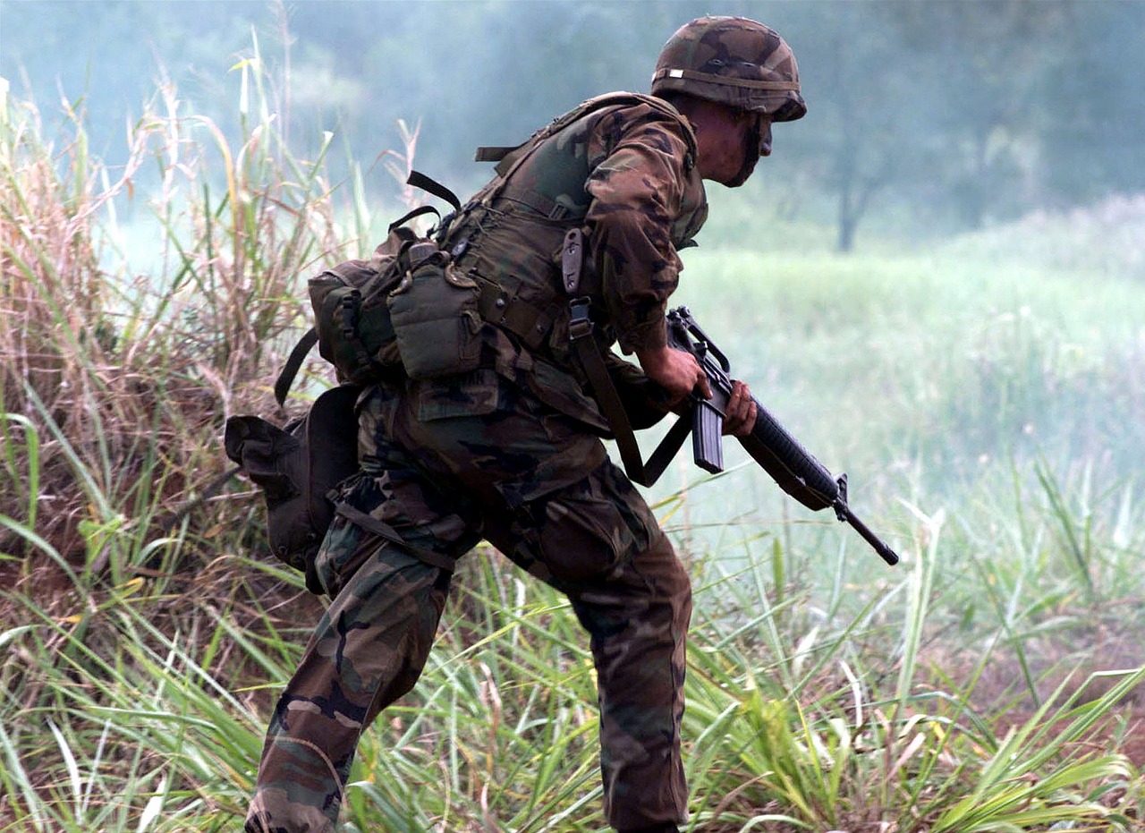 中國國防實力與現代化步伐的軍事新聞報道展示